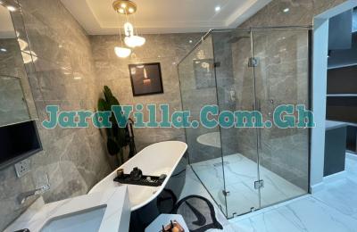 4 bedrooms house for sale at Lakeside