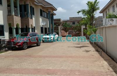 2Bedroom Apartment@ West trassaco