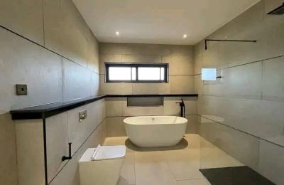 4BedroombTownhouse@ East Airport