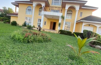 5BEDROOM HOUSE@ Trassaco Estate