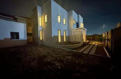 5Bedroom House@ East legonnHill