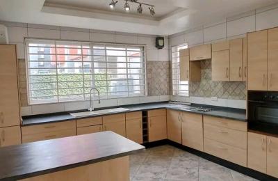 4Bedroom House@ American house
