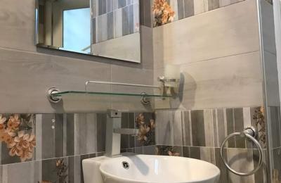 Check out this 5-bedroom house with a 1-bedroom staff quarters for sale at Spintex!