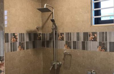 Check out this 5-bedroom house with a 1-bedroom staff quarters for sale at Spintex!