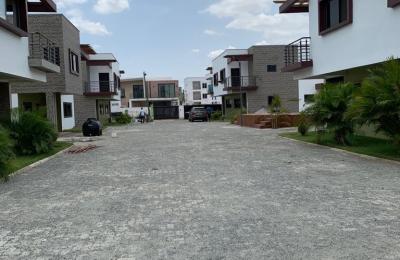 3Bedroom townhouse@ Adjringanor