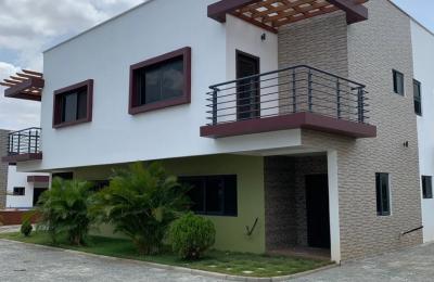 3Bedroom townhouse@ Adjringanor