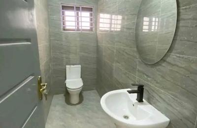 Executive 2Bedroom Aparrment@ Botwe school nunction