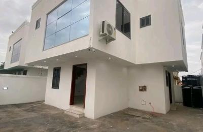3Bedropm House@ Adjringanor