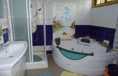 7 BEDROOM FURNISHED HOUSE FOR SALE AT EAST LEGON