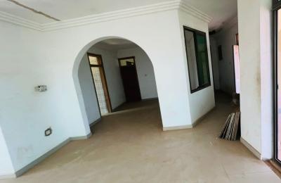 10 BEDROOM HOUSE FOR SALE AT KWABENYA