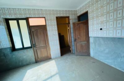 10 BEDROOM HOUSE FOR SALE AT KWABENYA